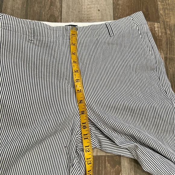 Talbots Chelsea Women's Size 10 Seersucker Crop Capri Pants Blue & White Striped - Picture 5 of 10